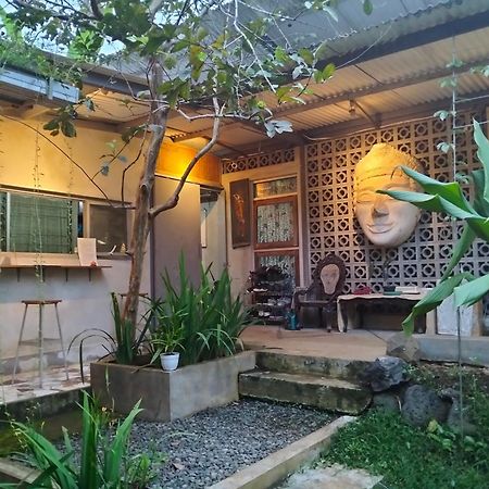 Condro Wulan Hostel Malang Exterior foto
