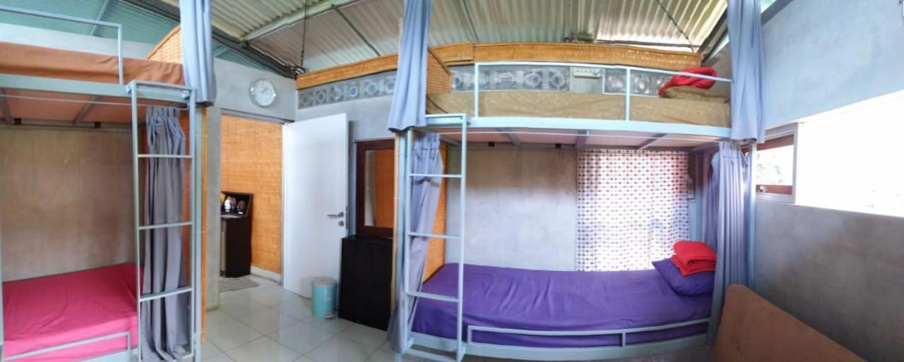 Condro Wulan Hostel Malang Exterior foto